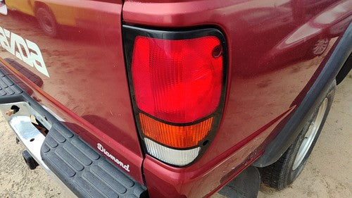 1998-2000 Mazda B2500 Passenger Right Tail Light Brake Lamp Oem Rear Zzm051150p1