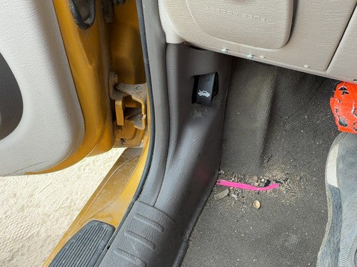 01-05 Chrysler Pt Cruiser Driver Left Lower Kick Trim Panel Oem Taupe/Beige Fl