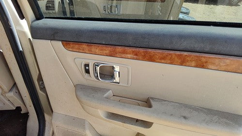 07-08 Grand Vitara Xl-7 Passenger Door Trim Panel With Switches Back Tan
