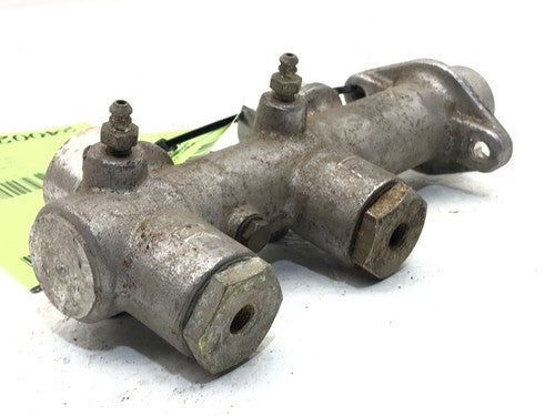 1970-1971 Nissan Datsun 240Z Brake Master Cylinder Oem Original 46010E4602