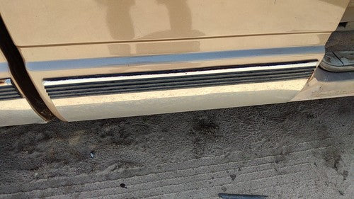 1995-1998 Silverado 2500 Passenger Right Rear Moulding On Cab Panel Oem