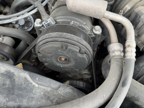 1998 Chevy S10 Blazer Power Steering Pump With Mount Bracket Oem 4.3L