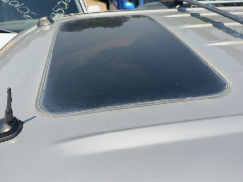 2000-2006 Chevy Suburban 1500 Sun Roof Glass Oem Top Window 15008766