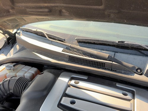 2003-2006 Kia Sorento Windshield Wiper Cowl Vent Trim Panel Oem Cover