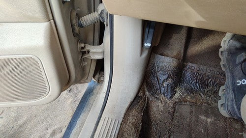 2007-2009 Suzuki Grand Vitara Xl-7 Driver Left Lower Kick Trim Panel Oem Tan