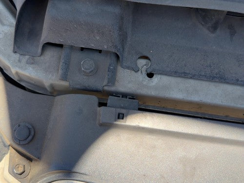 2005-2009 Subaru Legacy Outback Pair Of Upper Radiator Mounts With Brackets Oem