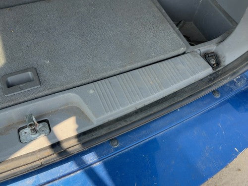 2002-2007 Saturn Vue Cargo Hatch Step Plate Sill Trim Panel Gray 17D