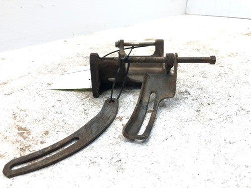 1983 Ford Van E150 5.8L Alternator Smog Pump Bracket Oem Eque-9B450-Aa