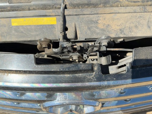 2006-2008 Infiniti M35X Hood Latch Assembly With Bracket Oem 62520Eg00A
