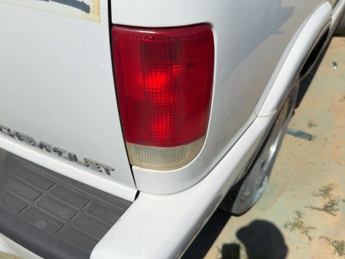1995-2005 Chevy S10 Blazer Passenger Right Tail Light Brake Lamp Oem Rear