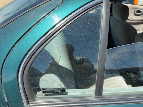 95-01 Chevy Lumina Passenger Right Rear Vent Window Back Door Glass OEM 10283742