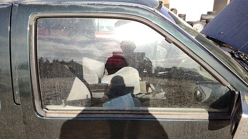 1987-1995 Nissan Pathfinder Passenger Right Front Side Window Door Glass Oem