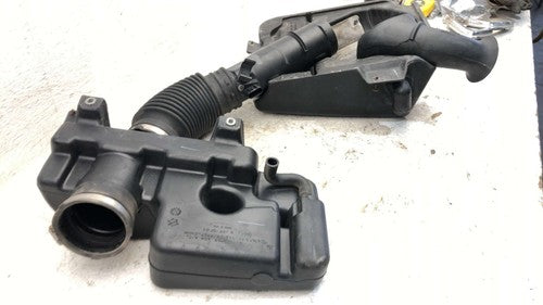 05-07 Envoy Complete Air Intake Cleaner Filter Box Housing With Tube Oem 4.2L