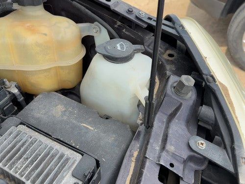 05-06 Chevy Equinox Windshield Washer Fluid Reservoir With Pump Oem Wiper Tank