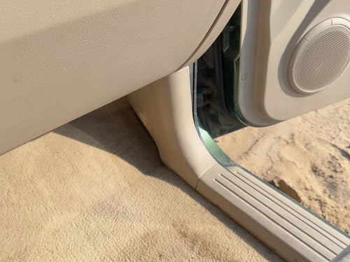 2003-2009 Kia Sorento Passenger Right Lower Kick Trim Panel Oem Beige Fc