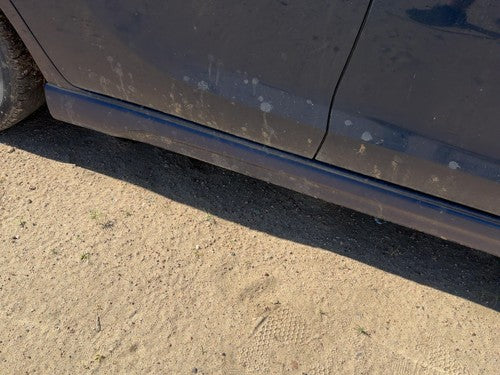 03-08 Matrix Passenger Right Lower Rocker Panel Moulding Side Skirt Indigo Ink
