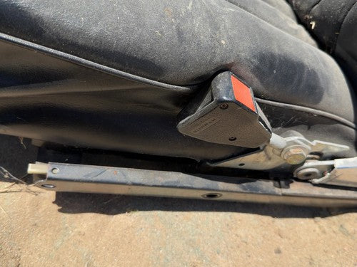 80 Mercedes 450SL 107 Passenger Right Front Seat Belt Buckle Receiver OEM Black