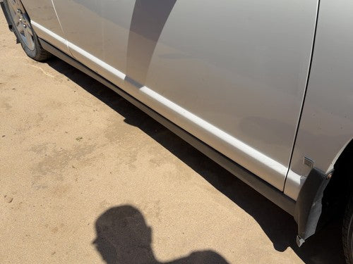 00-07 Monte Carlo Passenger Right Lower Rocker Panel Moulding