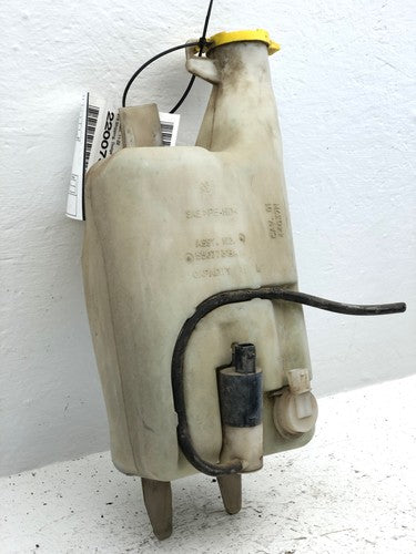 03-04 Ram 2500 Windshield Washer Fluid Reservoir With Pump Tank Bottle 5.7L Hemi