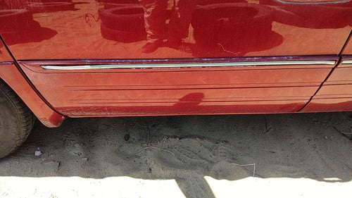 04-07 Town Country Driver Left Front Moulding From Door Oem Trim Strip Red Prh