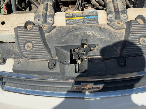 06-07 Monte Carlo Top Plastic Cover Above Radiator Support Sight Shield Oem