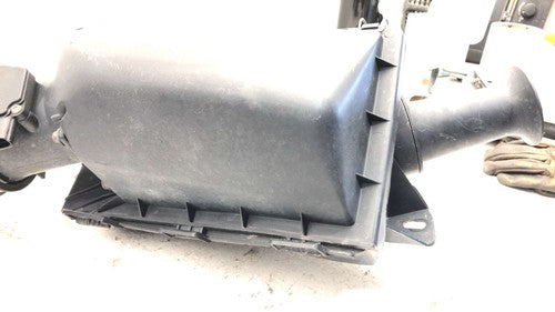 03-04 Town Car Complete Air Intake Cleaner Filter Box Housing With Tube Oem 4.6L