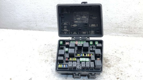 2004-2006 Chrysler Pacifica Engine Fuse Box Power Distribution Panel Oem