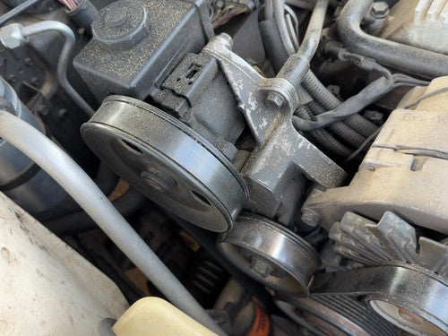1986 Oldsmobile 98 Power Steering Pump With Mount Bracket Oem 3.8L