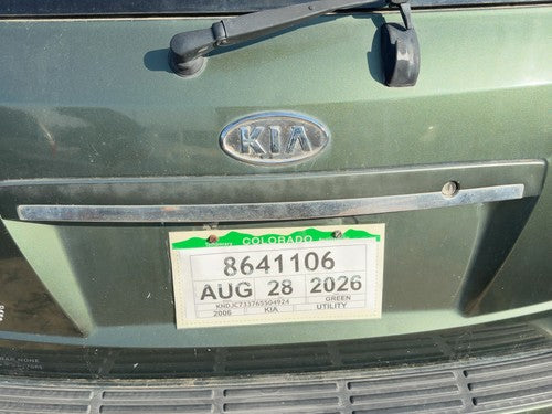 06 Sorento License Plate Trim Surround Panel Oem Tail Trunk Finish Ivy Green 3N