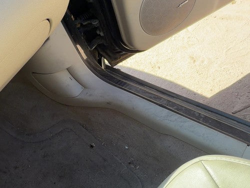 2006-2011 Chevy Impala Passenger Right Lower Kick Trim Panel Oem Neutral 522