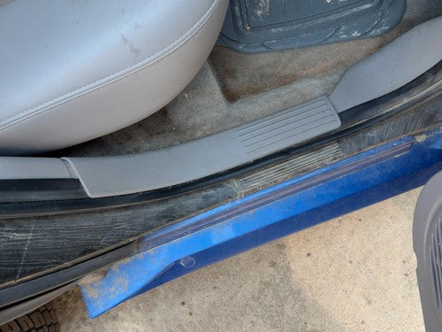 2002-2007 Saturn Vue Passenger Right Rear Sill Step Trim Panel 22698196