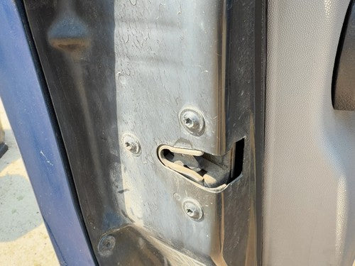 2002-2005 Saturn Vue Redline Driver Left Front Door Latch With Rods/Cables Oem