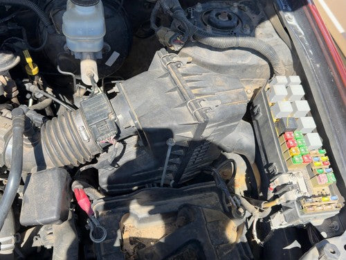05-07 Escape Complete Air Intake Cleaner Filter Box Housing With Tube Oem 3.0L