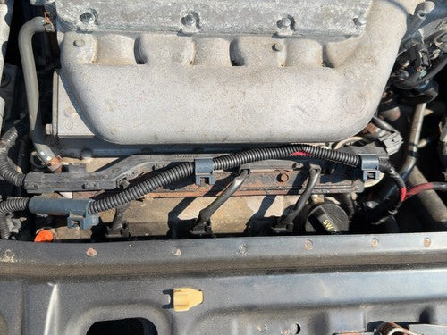 2004-2007 Saturn Vue Redline Driver Left Valve Cover Oem 3.5L 12582062