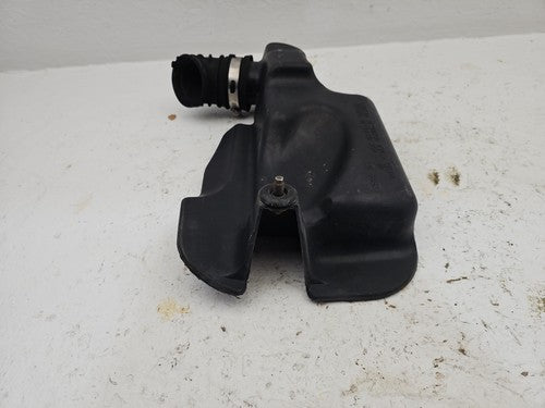 2004 Chevy Silverado 2500 Air Intake Tube Resonator Box 6.6L Duramax Diesel