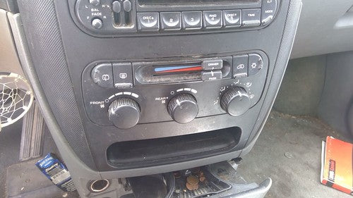 2004-2007 Dodge Caravan Temperature Control Module In Dash Heater Ac Head Unit