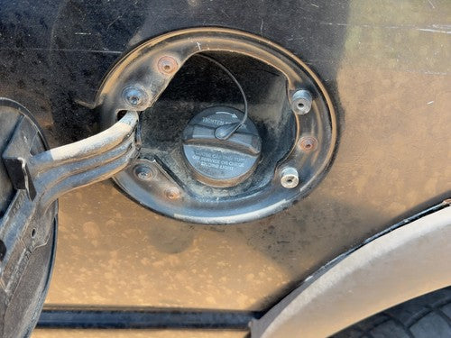 2002-2005 Dodge Ram 1500 Fuel Filler Neck Assembly With Gas Cap Oem 52102554Ab