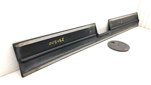02-06 Cadillac Escalade Back Hatch Lift Gate Lower Molding Trim With Emblem Oem