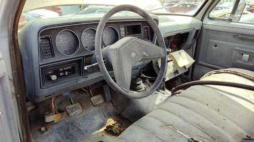 1981-93 Dodge Ram W250 Driver Left Front Spindle Steering Knuckle With Wheel Hub