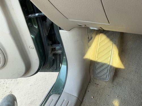 2003-2006 Kia Sorento Driver Left Lower Kick Trim Panel Oem Beige Fc