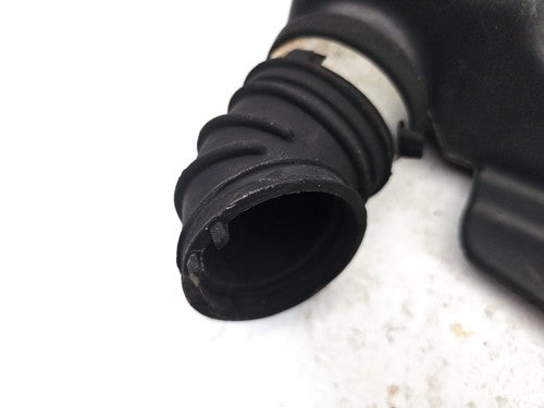 2004 Chevy Silverado 2500 Air Intake Tube Resonator Box 6.6L Duramax Diesel