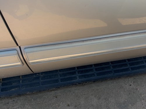 00-06 Suburban 1500 Passenger Right Front Moulding From Door Trim Strip Silver B