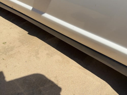 00-07 Monte Carlo Passenger Right Lower Rocker Panel Moulding