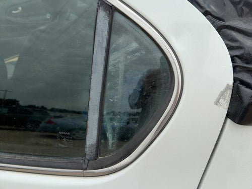 00-01 Infiniti I30 Driver Left Rear Vent Window Back Door Glass With Frame Oem