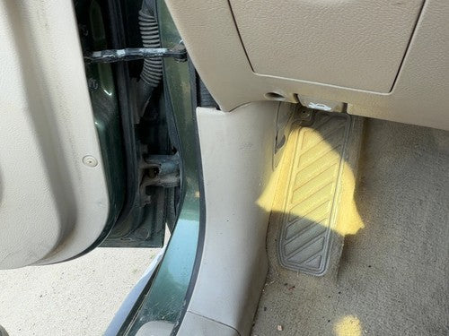 2003-2006 Kia Sorento Driver Left Lower Kick Trim Panel Oem Beige Fc