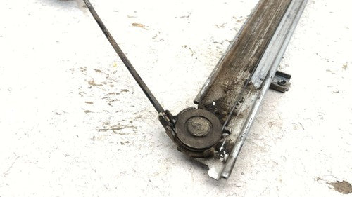 1986-1997 Nissan Hardbody Passenger Right Manual Window Regulator Oem 807003B300