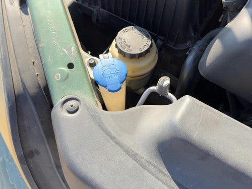 2005-2006 Kia Sorento Windshield Washer Fluid Reservoir With Pump Oem Wiper Tank