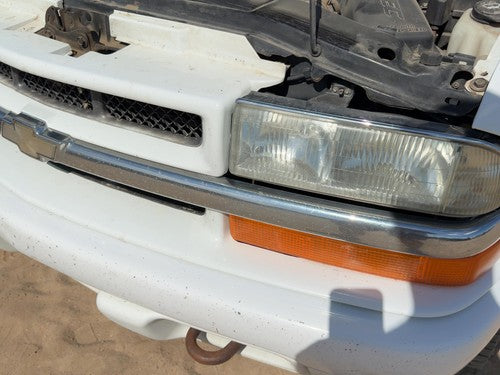 1998-2005 Chevy S10 Blazer Front Grille Assembly Chrome Center OEM White 50U