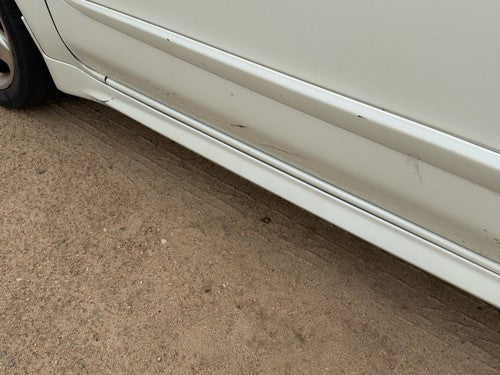 2000 Infiniti I30 Driver Left Lower Rocker Panel Moulding Oem White 768532Y607