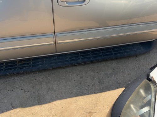 2001-2006 Chevy Suburban 1500 Passenger Right Running Board Side Step Oem 4X4